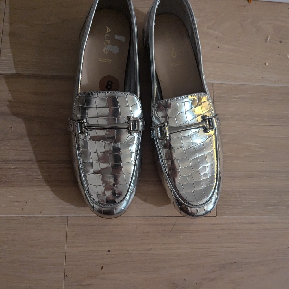 NWOT Aldo Size 8 Silver Croc-Embossed Women's Loafers - Picture 2 of 2